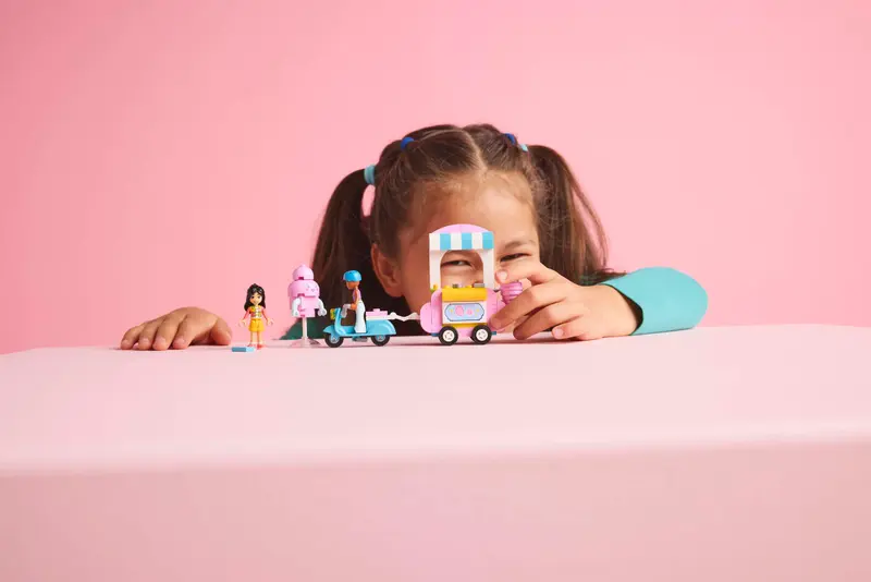 Lego Friends 42643 Stojnica s sladkorno peno in skuter