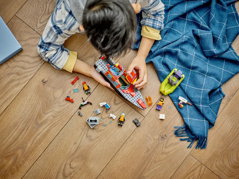 Lego City 60373 Gasilski reševalni čoln