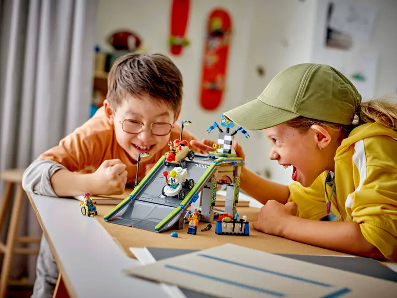 Lego City 60460 Brez meja: Klančina za dirkanje z avtomobilčki