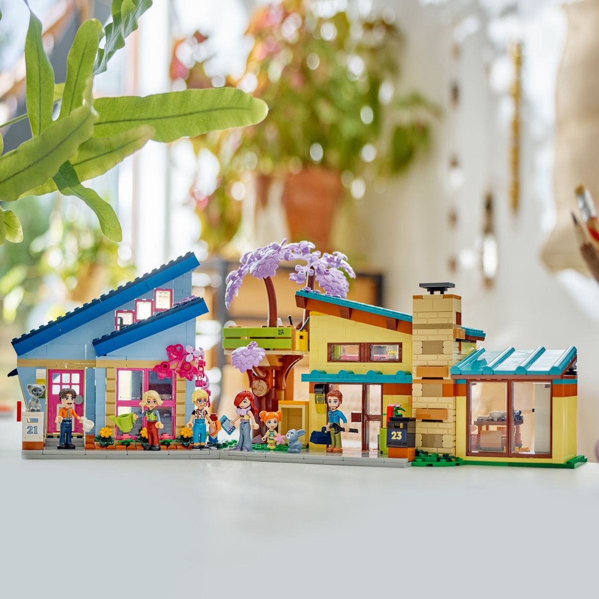Lego Friends 42620 Družinski hiši Ollyja in Paisley