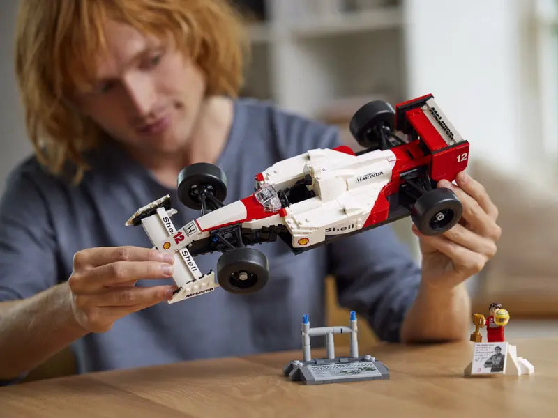 Lego Icons 10330 McLaren MP4/4 in Ayrton Senna