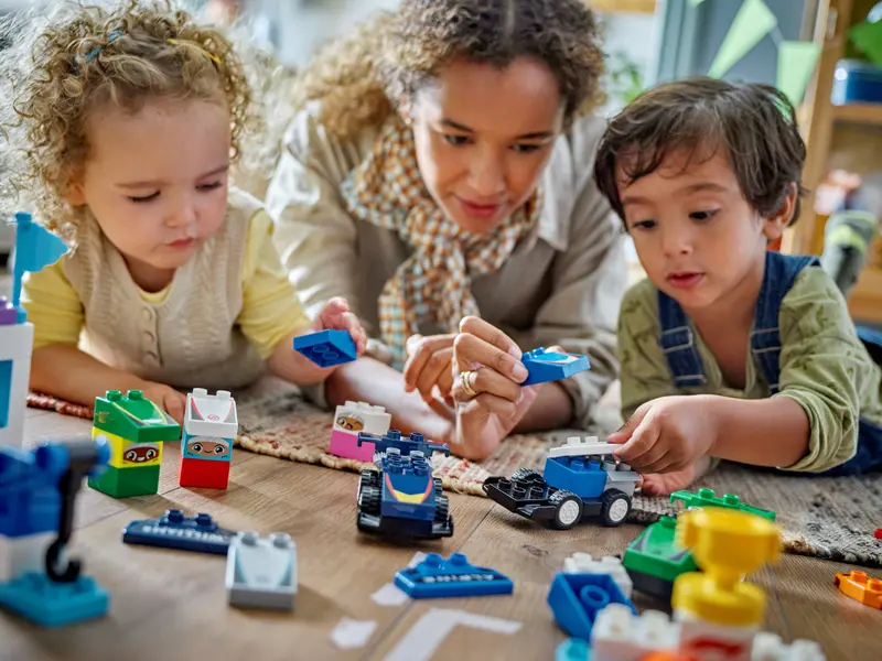 Lego Duplo 10445 Dirkalniki in dirkalci ekipe F1