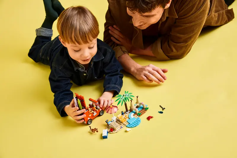 LEGO Bluey 11202 Blueyjina plaža in izlet z družinskim avtomobilom