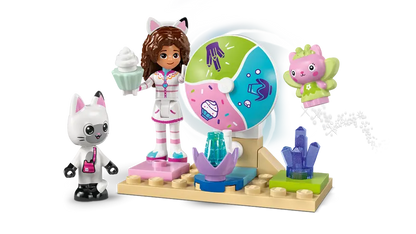 Lego Gabby's Dollhouse 11205 Gora posladkov in Kittyjin vrt