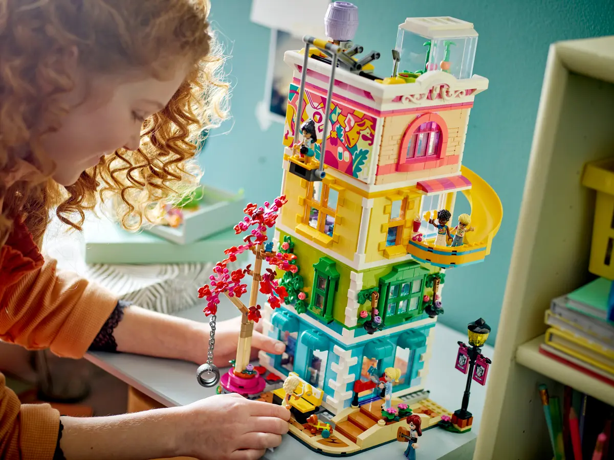 Lego Friends 41748 Dom občanov v Heartlake Cityju