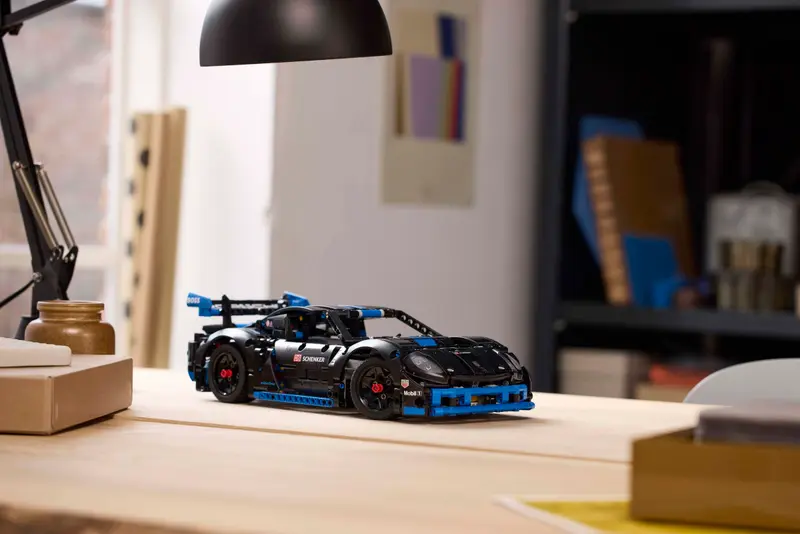 Lego Technic 42176 Dirkalni avtomobil Porsche GT4 e-Performance