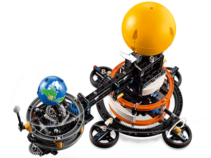 Lego Technic 42179 Planet Zemlja in Luna v orbiti