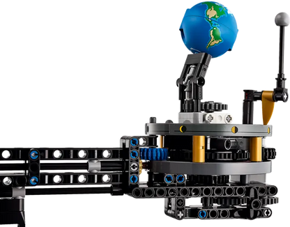 Lego Technic 42179 Planet Zemlja in Luna v orbiti