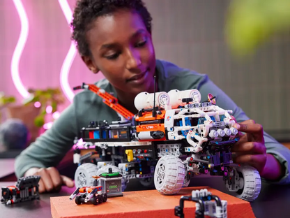 Lego Technic 42180 Raziskovalni rover za ekipo na Marsu