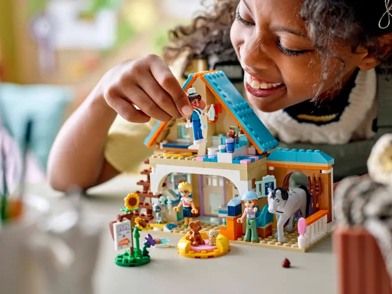 Lego Friends 42651 Veterinarska klinika za konje in hišne ljubljenčke