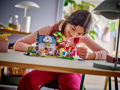 Lego Friends 42669 Čebelarjeva hiša in cvetlični vrt