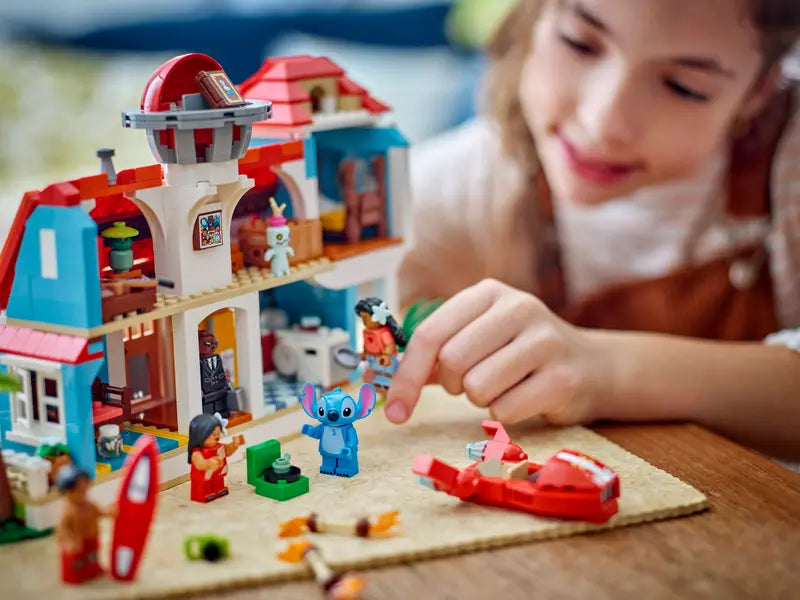 Lego Disney Classic 43268 Hišica na plaži Lili in Žverca