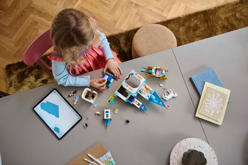 Lego Disney Princess 43275 Pepelkin grad in kočija s konjsko vprego