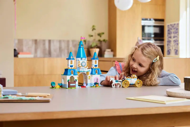 Lego Disney Princess 43275 Pepelkin grad in kočija s konjsko vprego