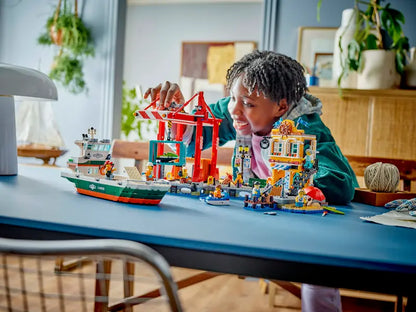 Lego City 60422 Obmorska luka s tovorno ladjo