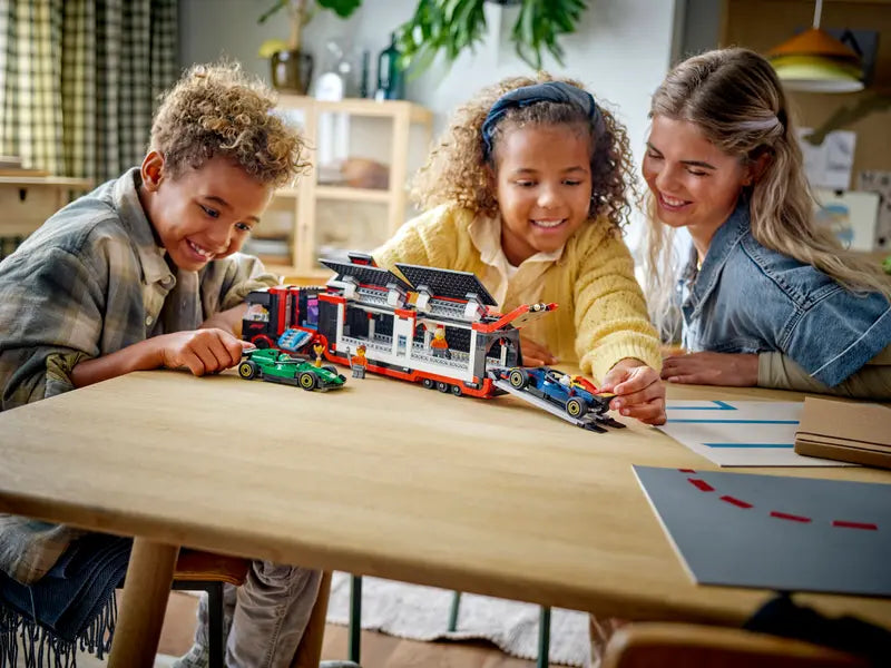 Lego City 60445 Tovornjak F1 z dirkalnikoma F1 RB20 in AMR24
