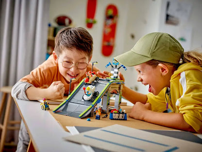 Lego City 60460 Brez meja: Klančina za dirkanje z avtomobilčki