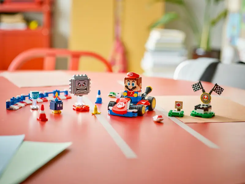 Lego Super Mario 72043 Mario Kart – Interaktivni LEGO Mario & Standard Kart