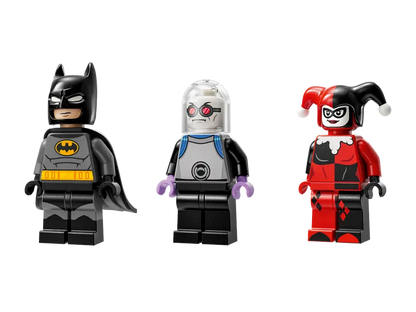 Lego Super Heroes 76274 Batman z Batmobilom proti Harley Quinn in G. Freezu
