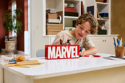 Lego Super Heroes 76313 Logotip in minifigure MARVEL