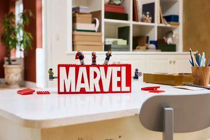 Lego Super Heroes 76313 Logotip in minifigure MARVEL