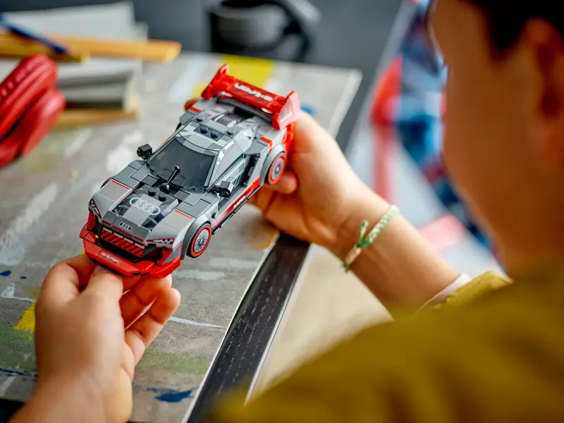 Lego Speed Champions 76921 Dirkalni avtomobil Audi S1 e-tron quattro