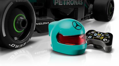 Lego Speed Champions 77244 Dirkalni avtomobil Mercedes-AMG F1 W15