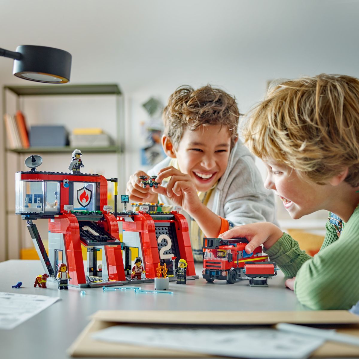 Lego City 60414 Gasilska postaja z gasilskim vozilom