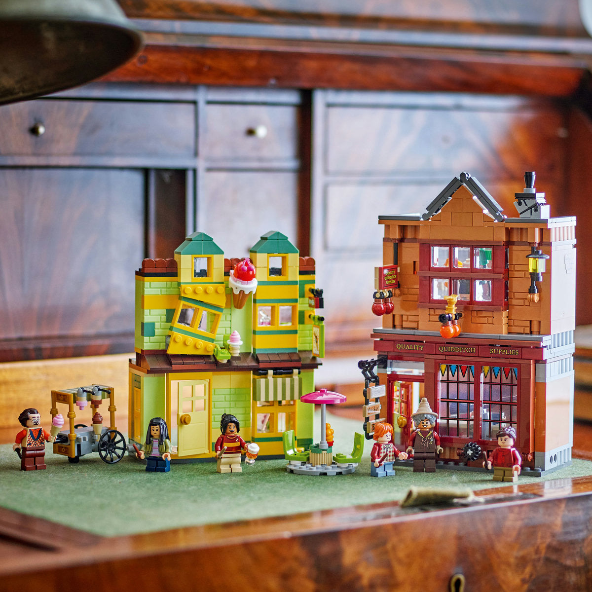 Lego Harry Potter 76452 Kakovostne potrebščine za Quidditch in Sladoledarnica