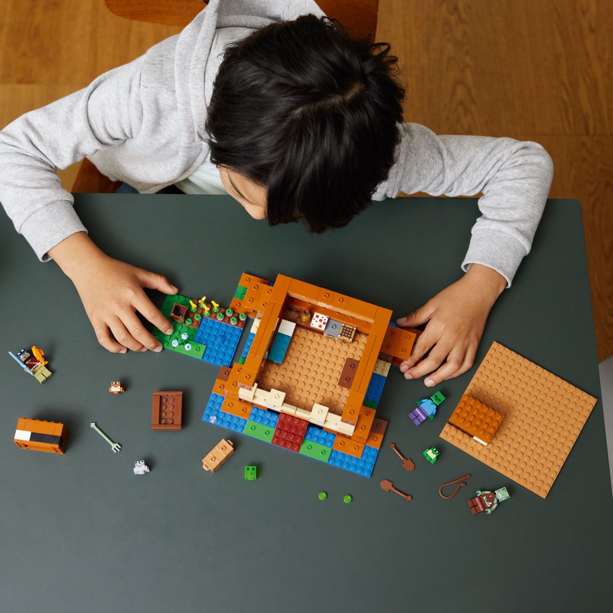 Lego Minecraft 21256 Žabja hiša